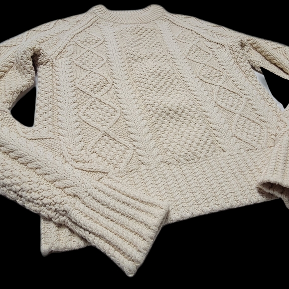 LL BEAN SIGNATURE COLLECTION Fishermens Sweater - Picture 4 of 16